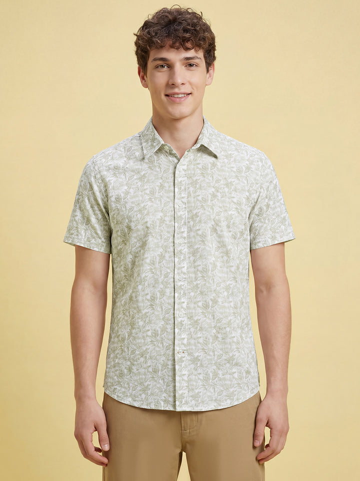 Olive Moderno Fit Men's Short Sleeves Spread Collar Casual Shirt  